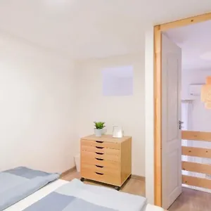 2 Bedroom Flat In Nyar Str., Boutique Apartamento